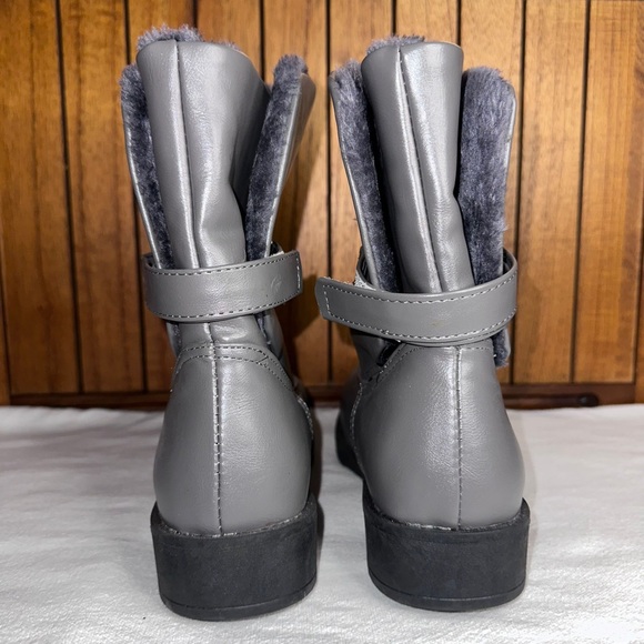 EXCELLENT CONDITIONS BOOTS FOR COLD WEATHER SIZE 8.5 HOME FREE SMOKE NO PETS - Picture 4 of 5